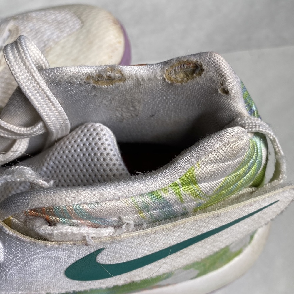 Nike 2016 Easter Collection. Kyrie 2 Hyper Dunk B… - image 4